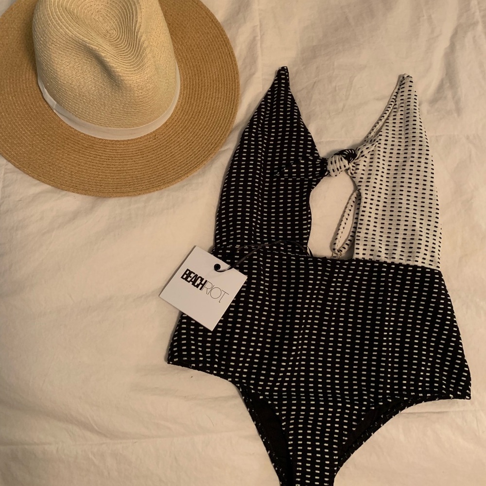 🆕 NWT Beach Riot Leah One-piece swimsuit